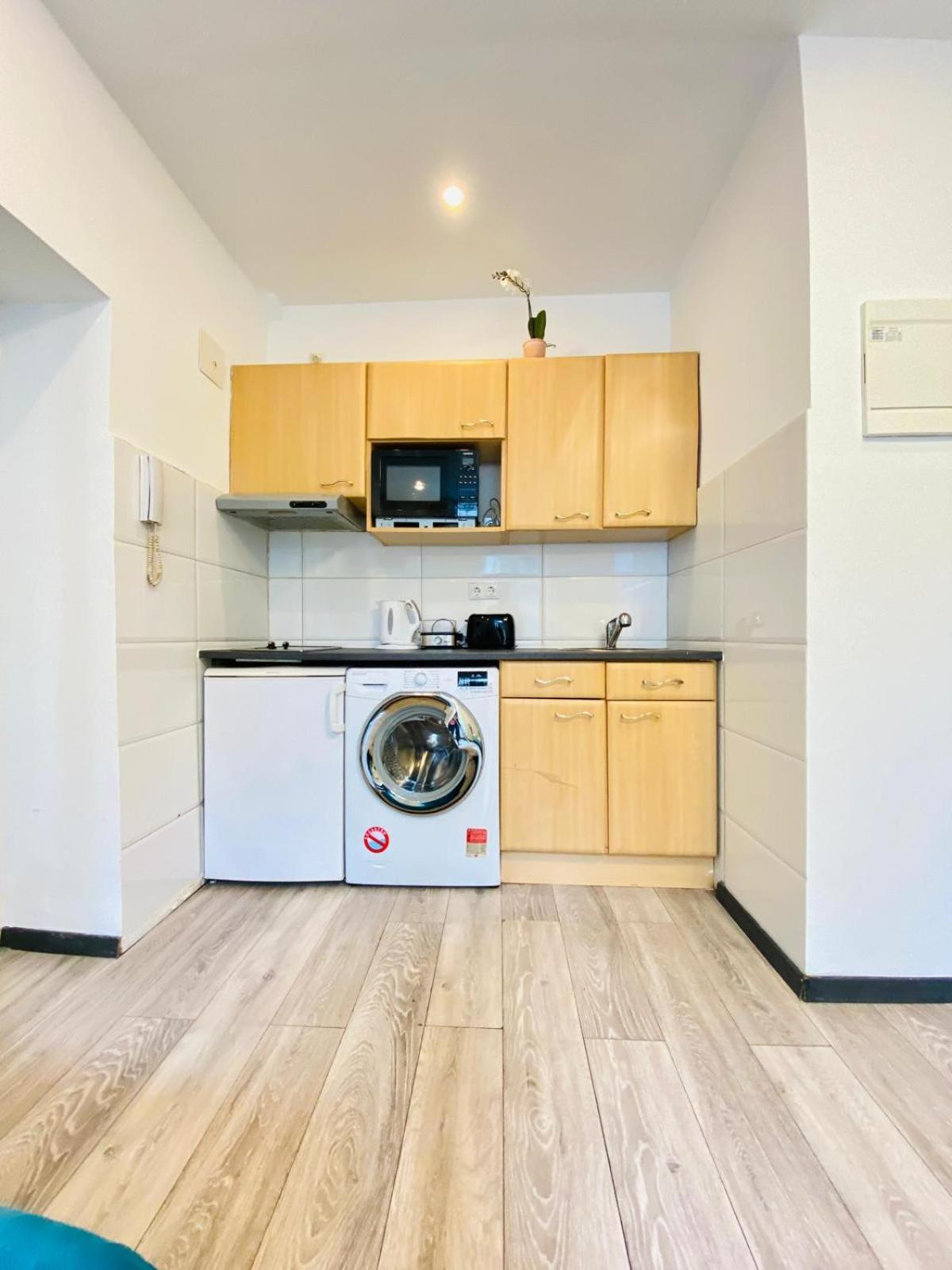 Cute 1Br Apt - 10 Mins Walk From Downtown 비엔나 외부 사진